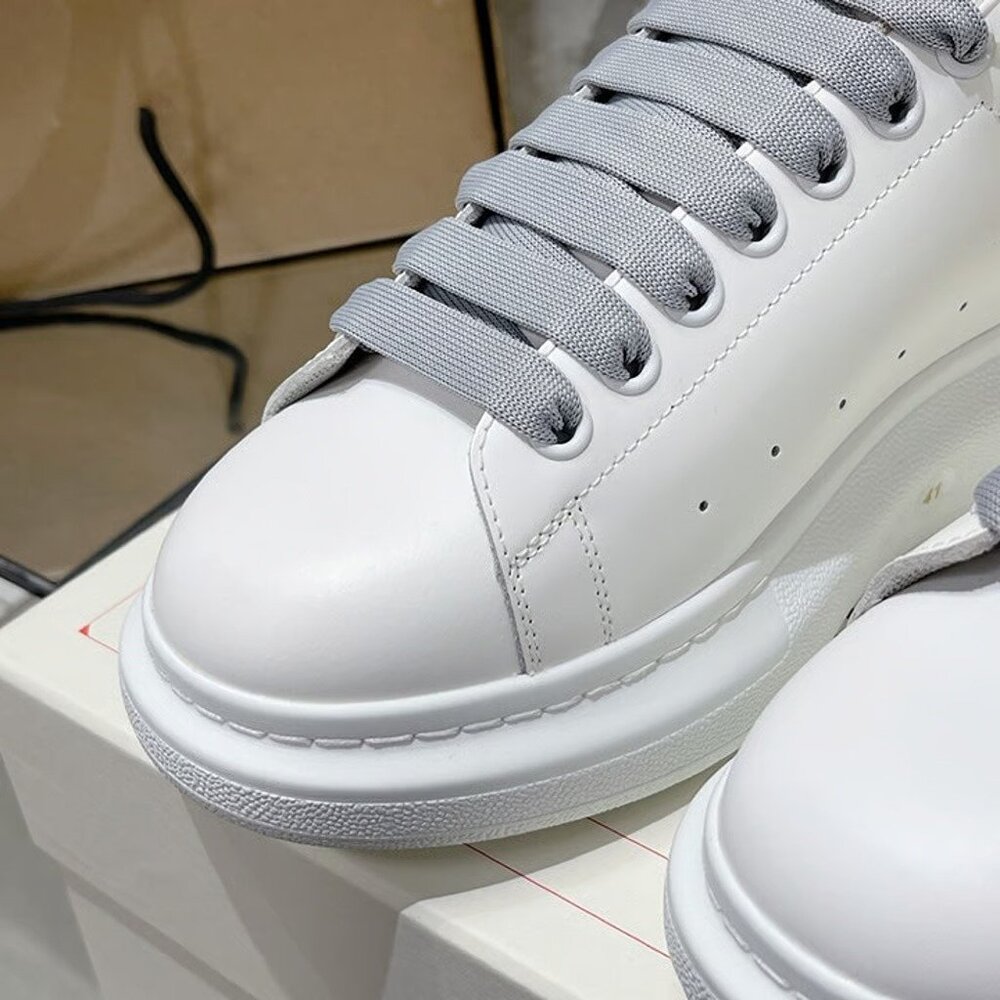 💙💙Alexander McQueen sneakers Little white shoes for Women💙💙 - Picture 4 of 7